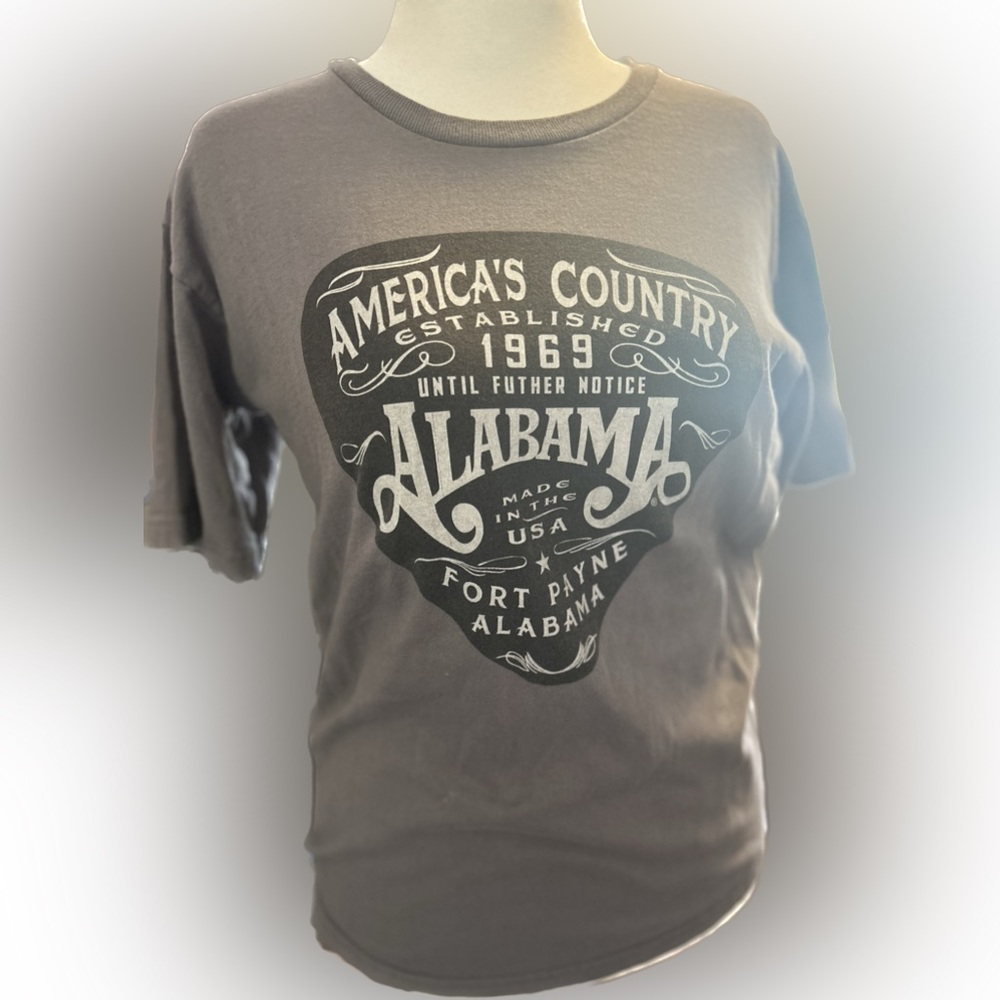 Alabama T shirt in gray. Men’s size medium.